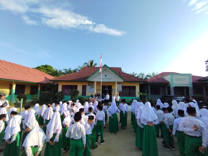 MIN 3 Merangin Gelar Upacara Bendera Setiap Senin