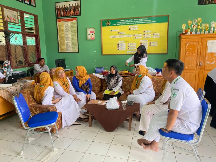 Puskesmas Meranti Rutin Periksa Kesehatan Siswa MIN 3 Merangin