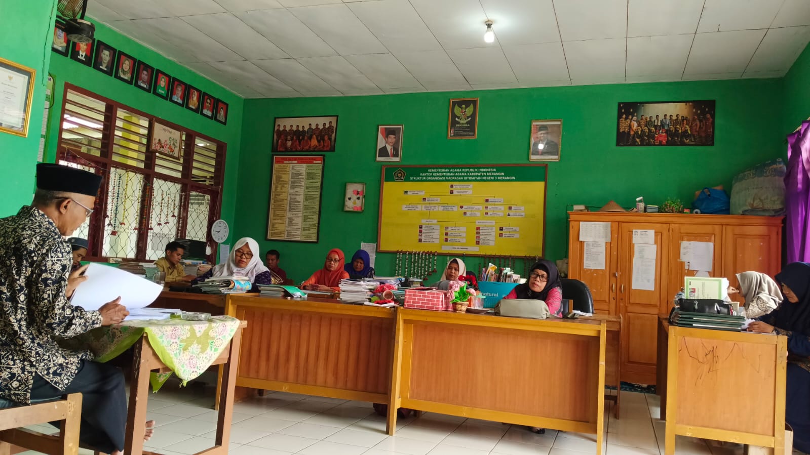 Kamad MIN 3 Merangin laksanakan Rapat bersama Dewan Guru Jelang Ujian Semester genap